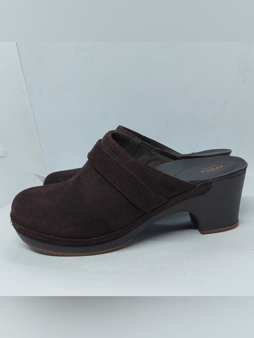 Crocks Sarah Clog Mule Suede Chocolate Slip-On Comfort Shoes Womens Size 8